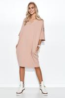 MAKADAMIA / SUKIENKA DRESOWA OVERSIZE Z APLIKACJĄ NA RĘKAWIE CIEMNY BEŻ M708 - www.anstel.pl